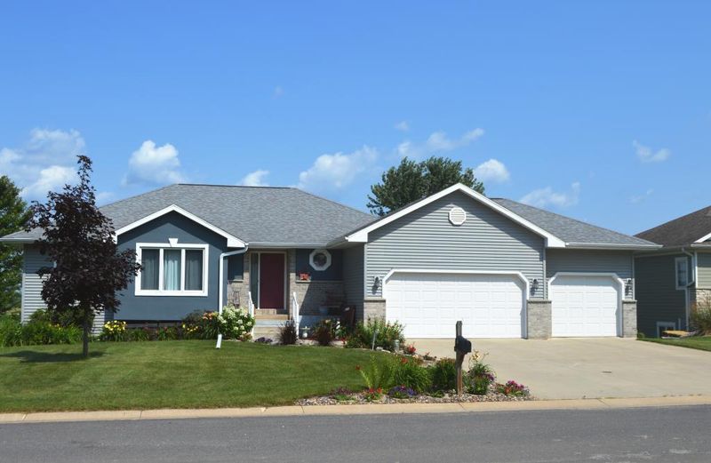 535 5th St NE, Plainview, MN 55964