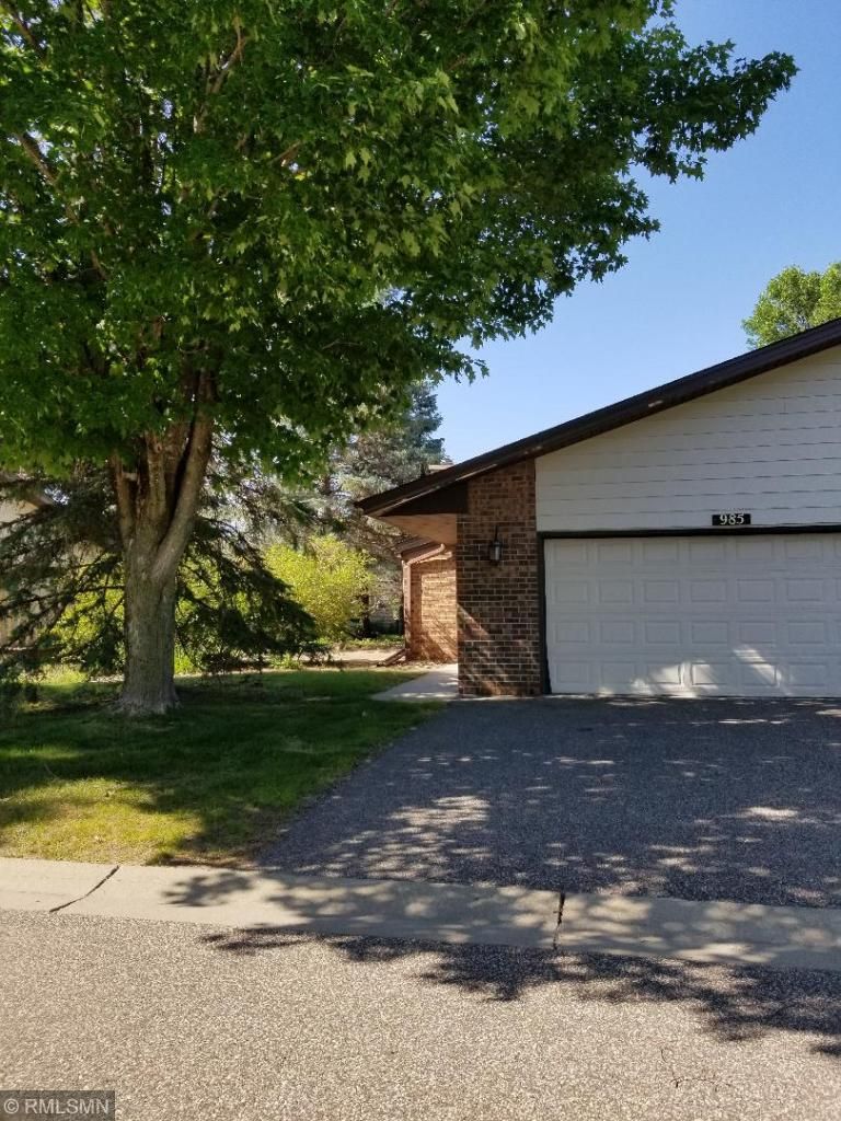 985 Zanzibar Ln N, Plymouth, MN 55447