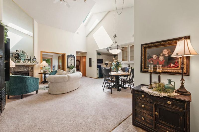 8314 Rhoy St, Victoria, MN 55386