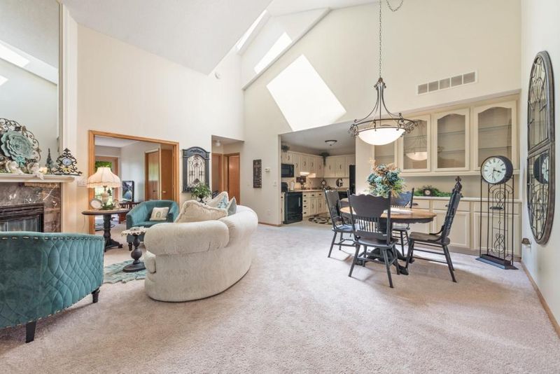 8314 Rhoy St, Victoria, MN 55386