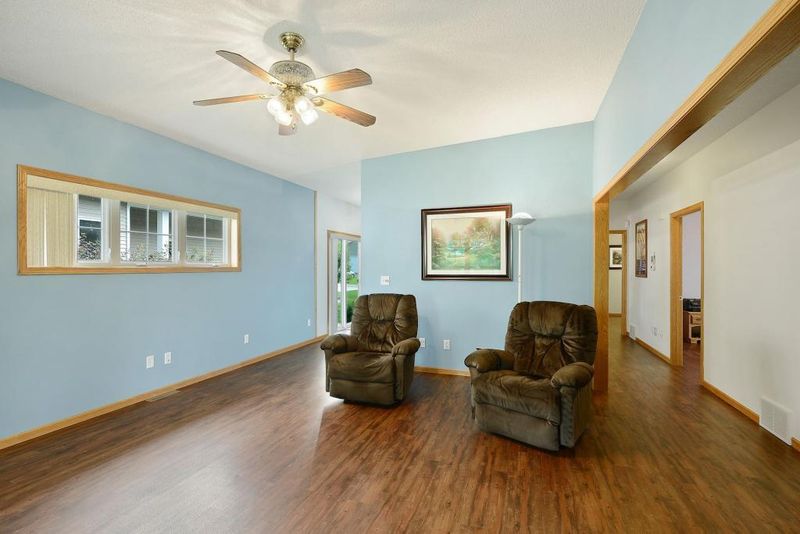 2907 Clover Preserve Dr, Chaska, MN 55318