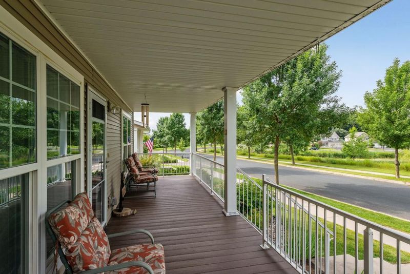 2907 Clover Preserve Dr, Chaska, MN 55318