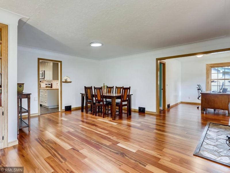 2558 S Shore Blvd, White Bear Lake, MN 55110