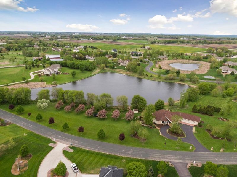 595 Hahn Dr, Shakopee, MN 55379
