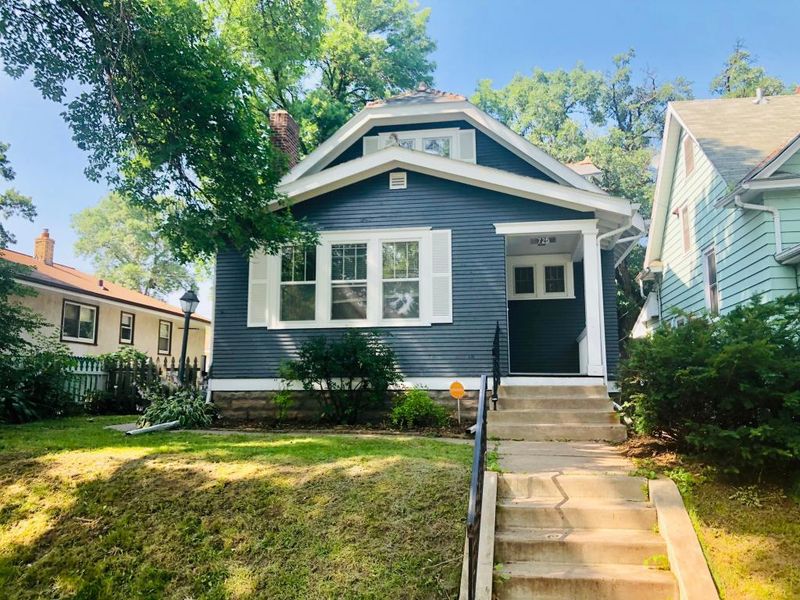 725 Hawthorne Ave E, Saint Paul, MN 55106