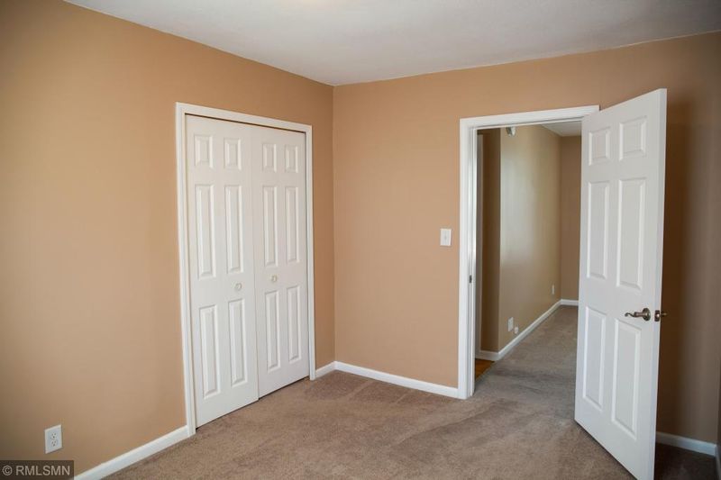 327 Morton St E, Saint Paul, MN 55107