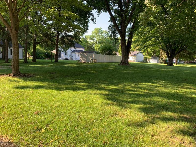 209 5th Ave NE, Hutchinson, MN 55350