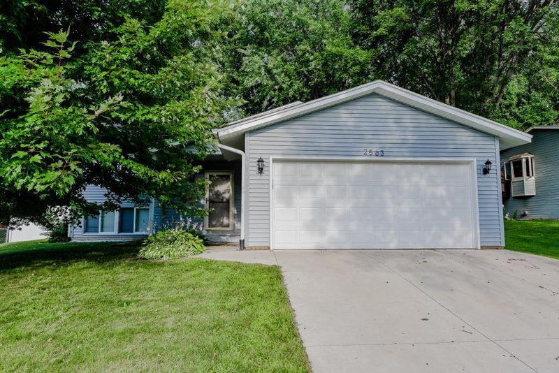 2563 Cochrane Dr, Woodbury, MN 55125