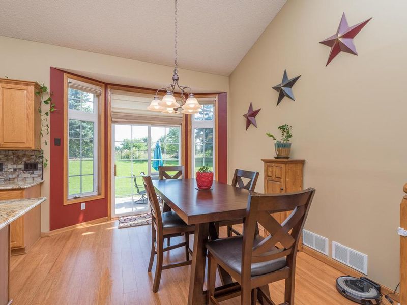 7247 Cambridge Rd, Shakopee, MN 55379