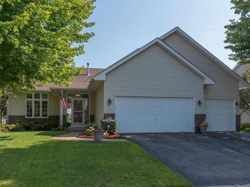 7247 Cambridge Rd, Shakopee, MN 55379