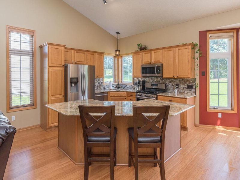 7247 Cambridge Rd, Shakopee, MN 55379