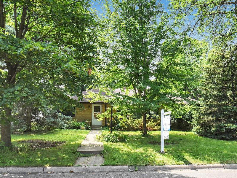 1454 Skillman Ave W, Roseville, MN 55113