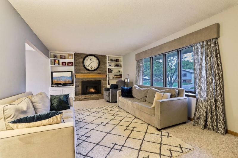 2934 Bartelmy Ln, North Saint Paul, MN 55109