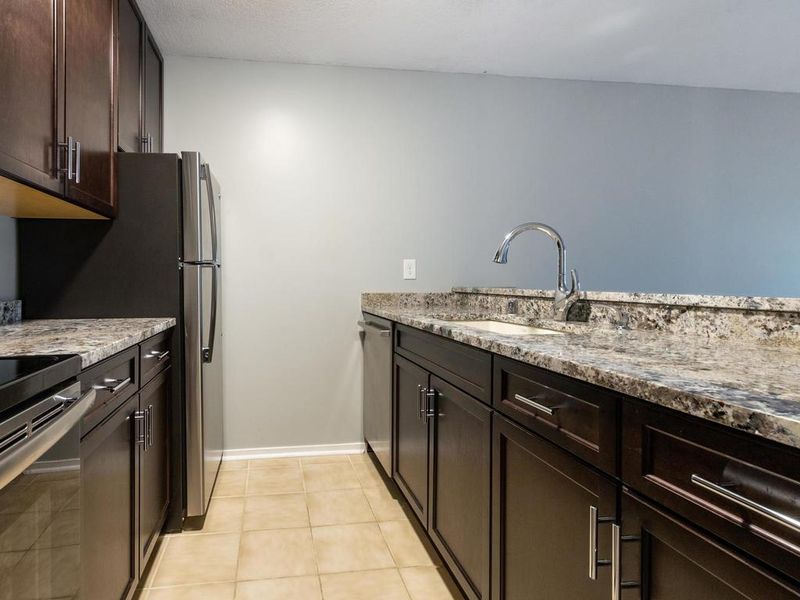 2800 Hamline Ave N #307, Roseville, MN 55113