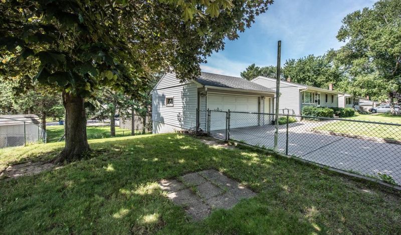 2190 Ivy Ave E, Saint Paul, MN 55119