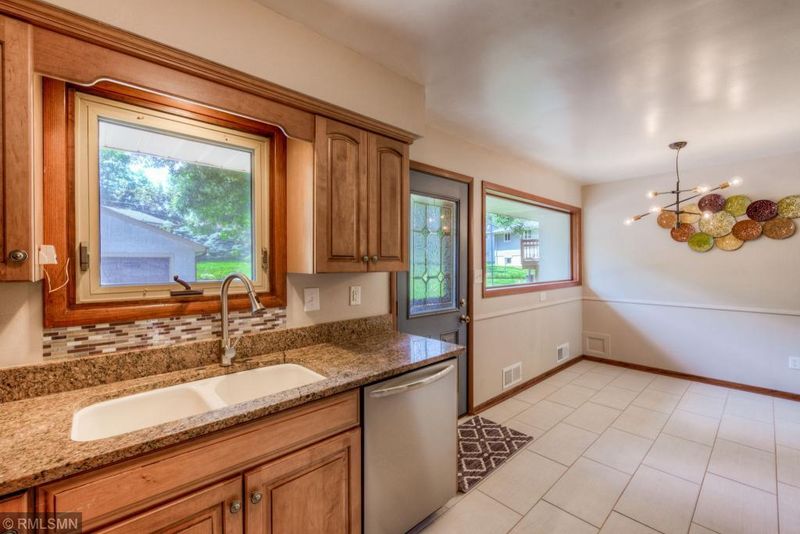 1760 Grace Ln, Saint Paul, MN 55106