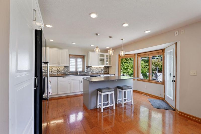 2663 Suzanne Cir, White Bear Twp, MN 55110