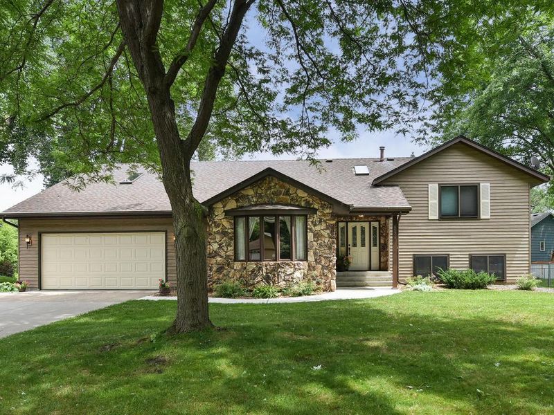 6576 Nathan Ln N, Maple Grove, MN 55369