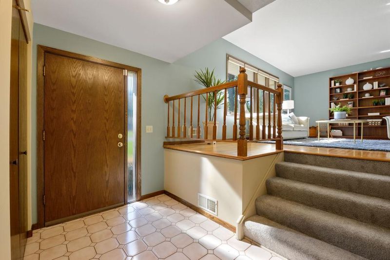 6296 Linden Rd, Woodbury, MN 55125
