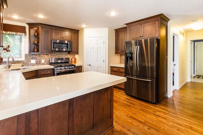 1685 Windsor Dr S, Shakopee, MN 55379