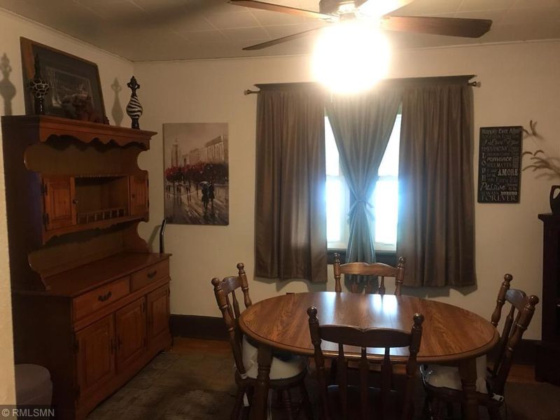 417 E Cedar St, Houston, MN 55943