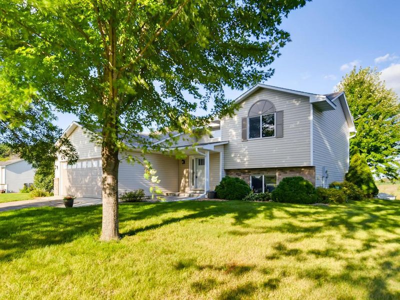 1045 Meadow St, Cologne, MN 55322