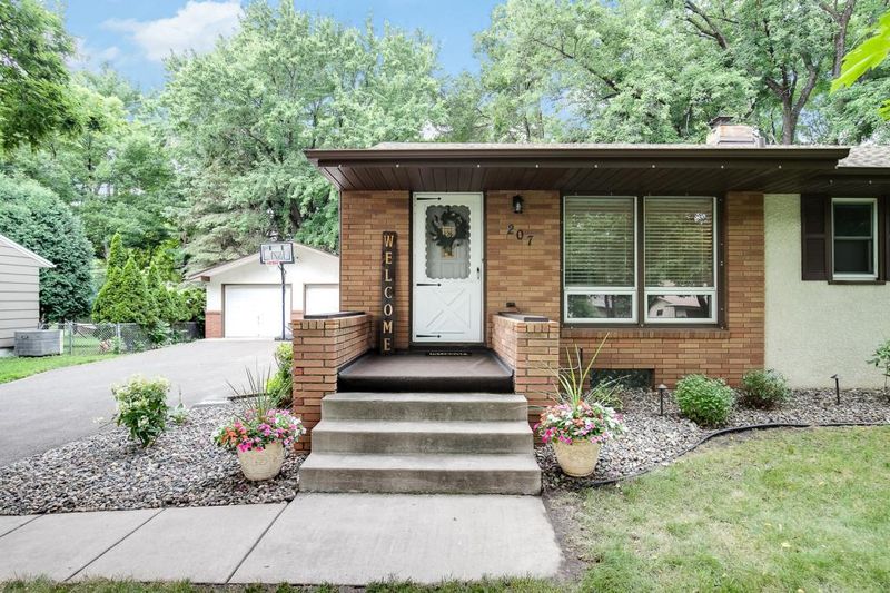 207 Oday St N, Maplewood, MN 55119