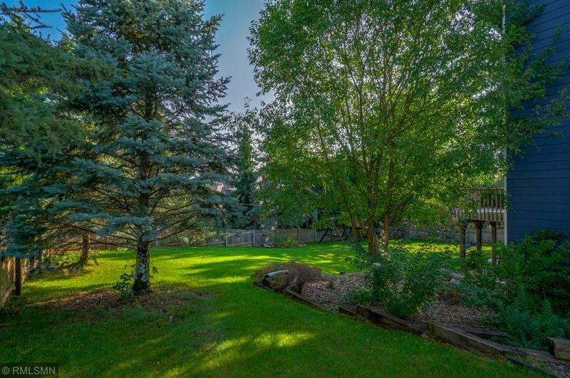 9096 Edinburgh Ln, Woodbury, MN 55125