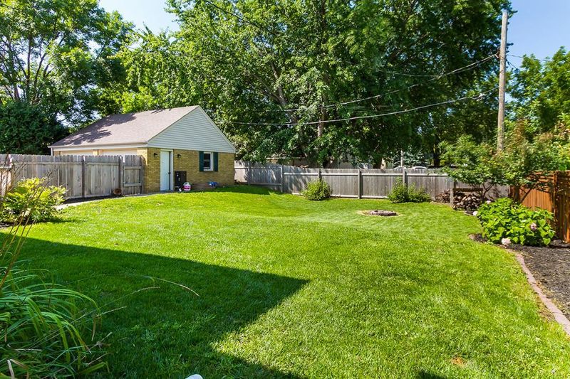 514 Holmes St S, Shakopee, MN 55379