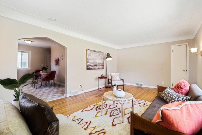 8909 Wally Dr, Golden Valley, MN 55427