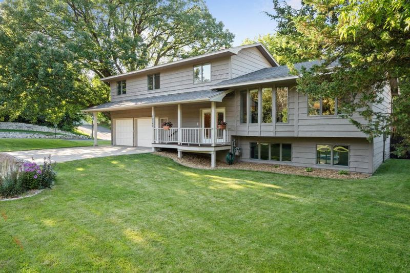 10340 Nottingham Trl, Eden Prairie, MN 55347