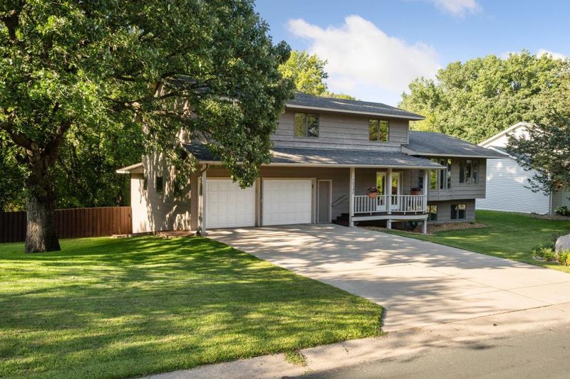 10340 Nottingham Trl, Eden Prairie, MN 55347