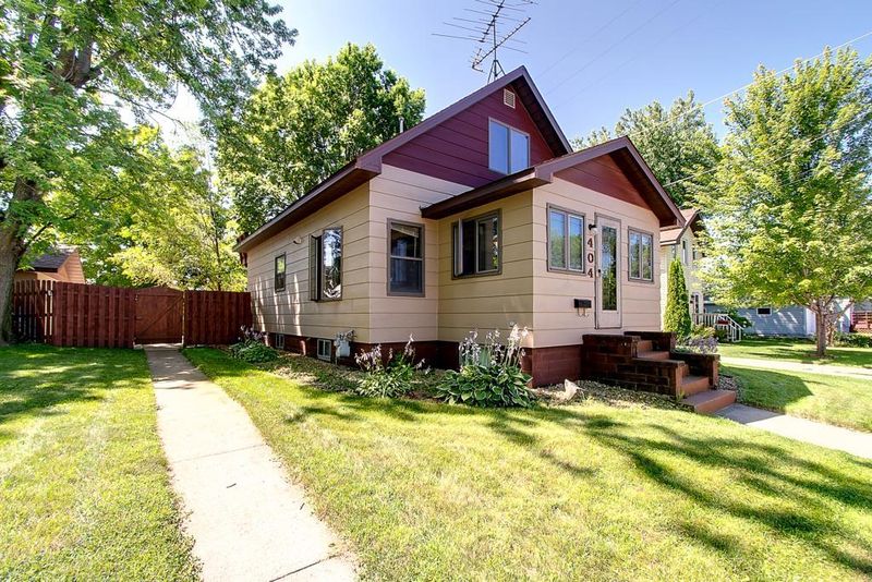 404 Spruce Ave NW, Montgomery, MN 56069