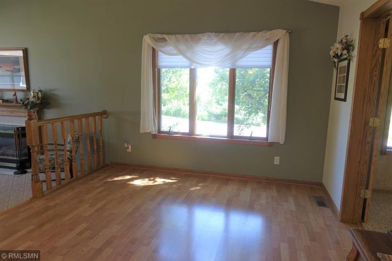802 Oak Ln, Winthrop, MN 55396