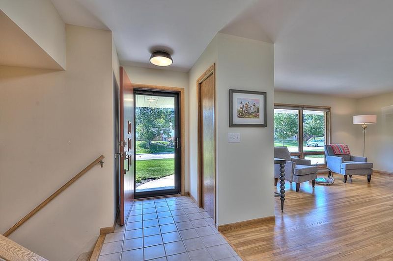 3221 Wendhurst Ave, Saint Anthony, MN 55418