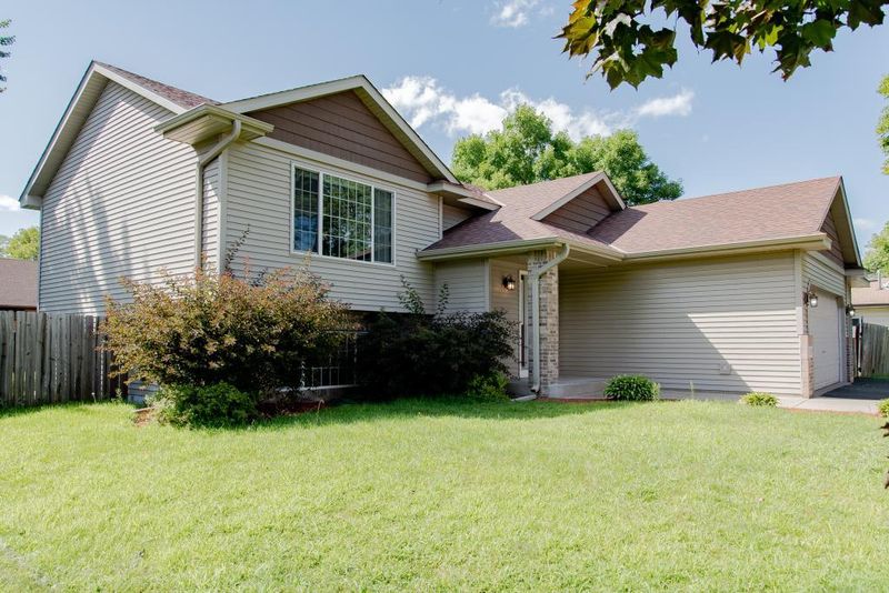 2935 8th Ave, Anoka, MN 55303