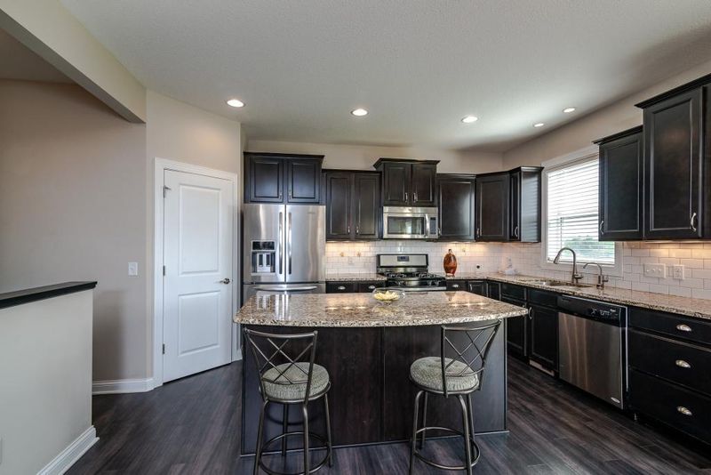 8426 Arrowwood Ln N, Maple Grove, MN 55369