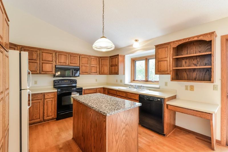 13905 W Preserve Blvd, Burnsville, MN 55337