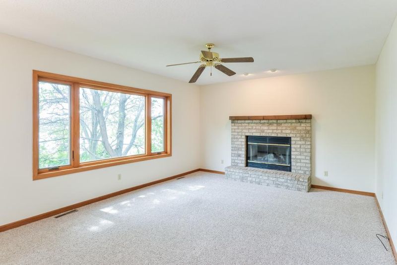 13905 W Preserve Blvd, Burnsville, MN 55337