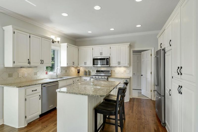18386 Thury Hill N, Maple Grove, MN 55311