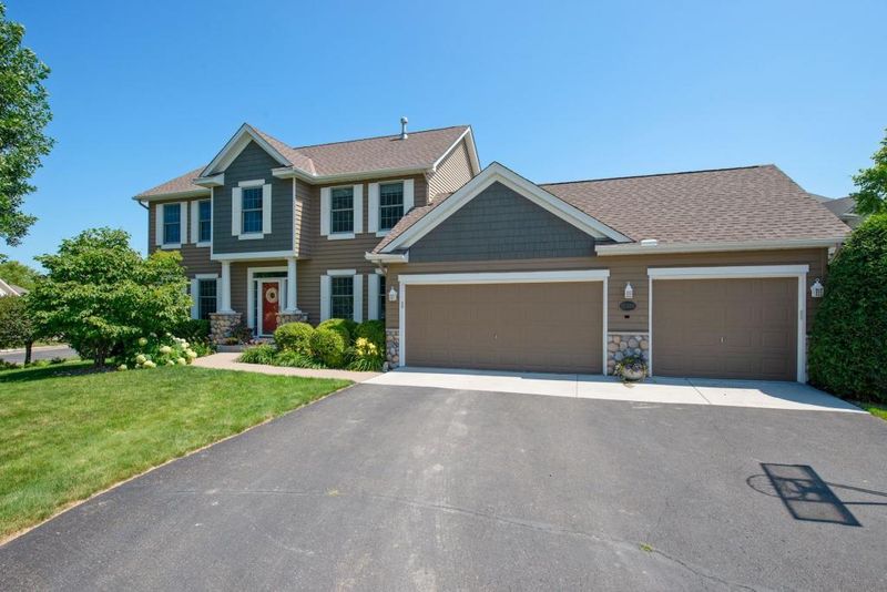 18386 Thury Hill N, Maple Grove, MN 55311