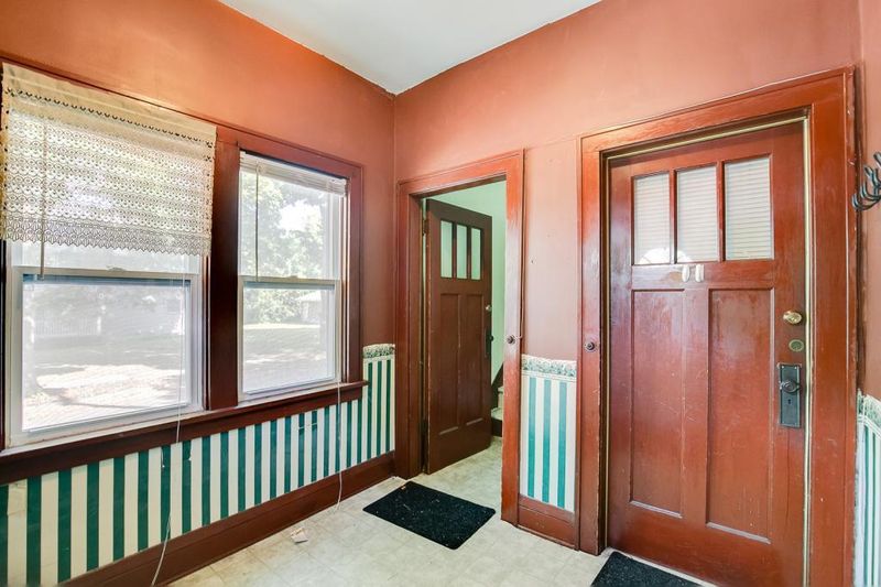 1636 Hillside Ave N, Minneapolis, MN 55411
