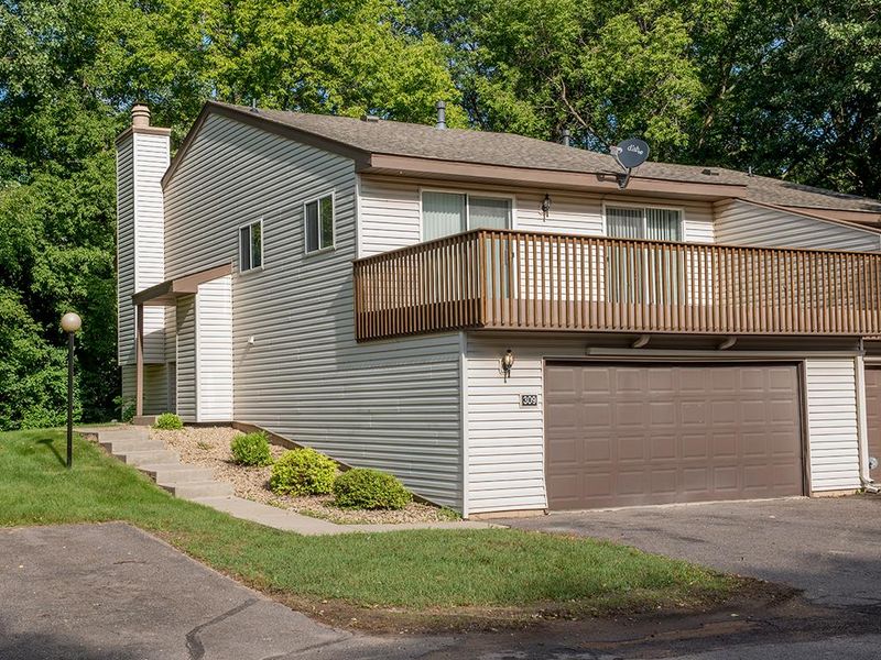 309 River Woods Ln, Burnsville, MN 55337