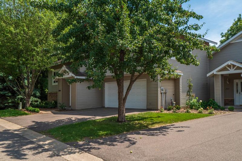 2963 Devonshire Cir, Woodbury, MN 55125