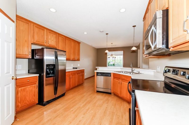 9761 Urbandale Ln N, Maple Grove, MN 55311