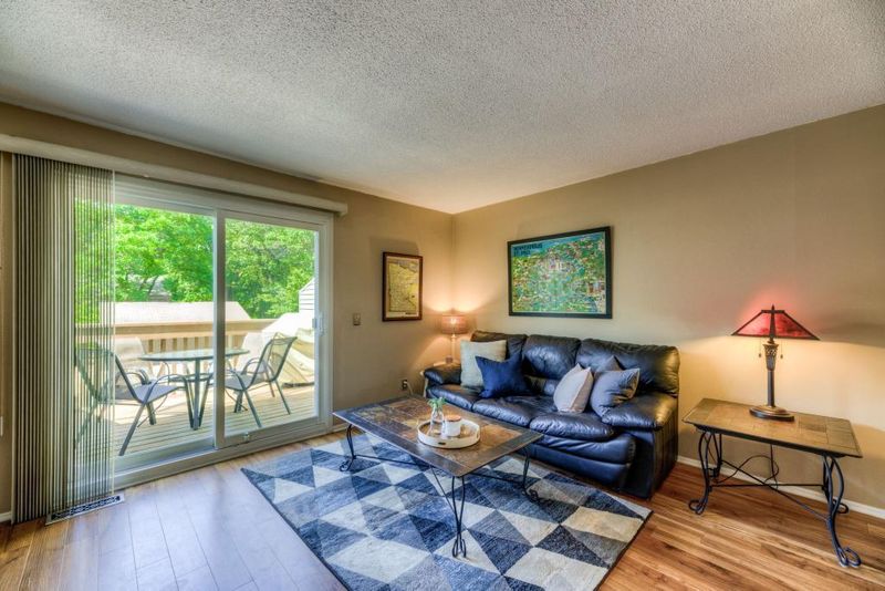 115 River Woods Ln, Burnsville, MN 55337
