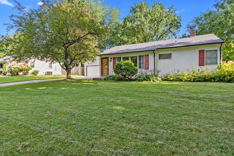 1562 Sextant Ave E, Maplewood, MN 55109