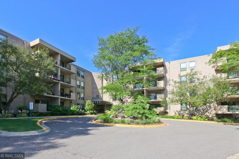 6730 Vernon Ave S #216, Edina, MN 55436