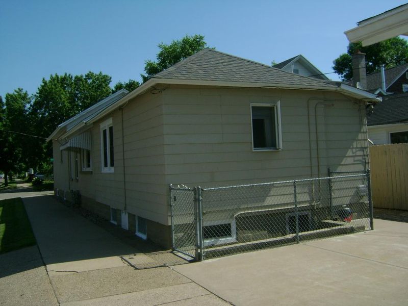 401 E 5th St, Winona, MN 55987
