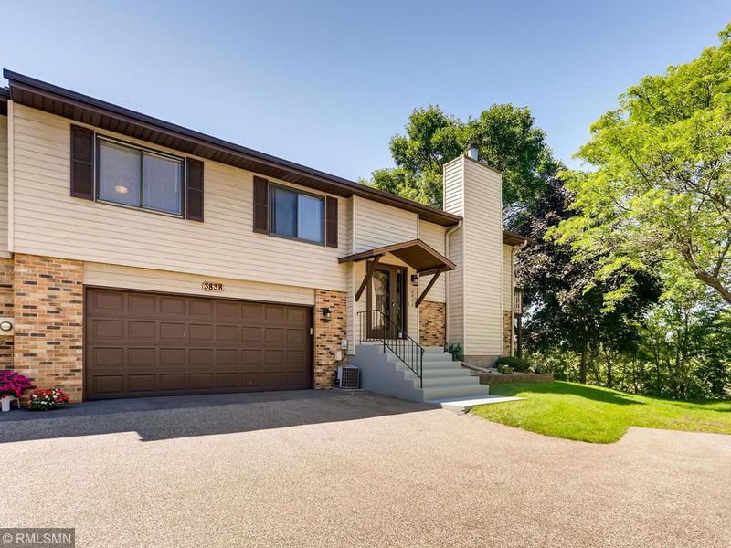 3838 Gershwin Ave N, Oakdale, MN 55128